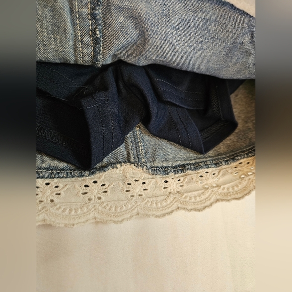 Disney Girls Blue Jean Skirt With Built In Shorts Princess Castle Design Size 6 - Picture 4 of 10